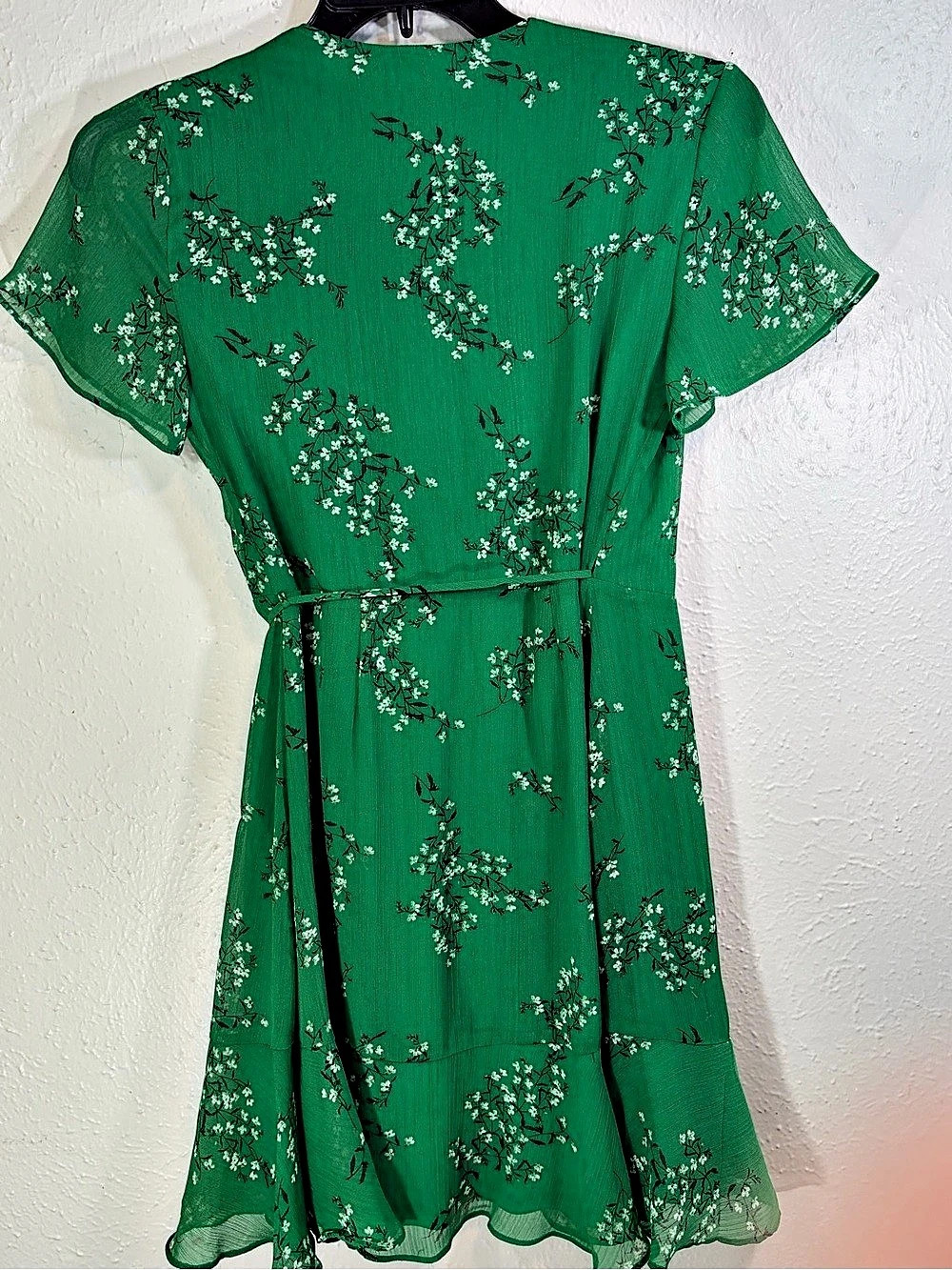 All in Favor Simone Floral Wrap Front Minidress Green & White XS Like New - Picture 5 of 9